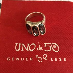 Uno de 50 Caja Genderless silver and grey stone ring - approx. a size 8.